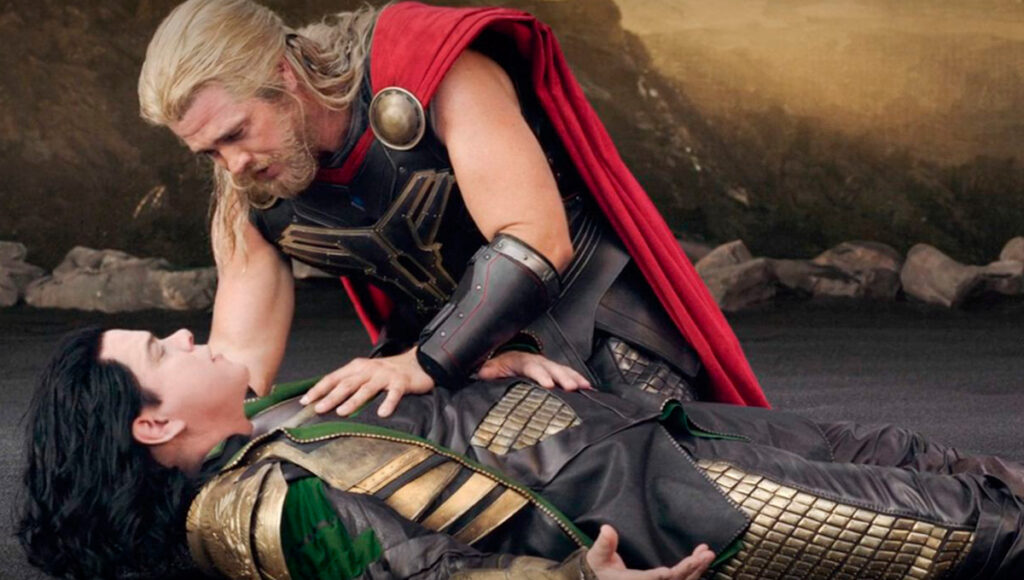 Luke Hemsworth e Matt Damon interpretando os atores de Thor e Loki nos palcos