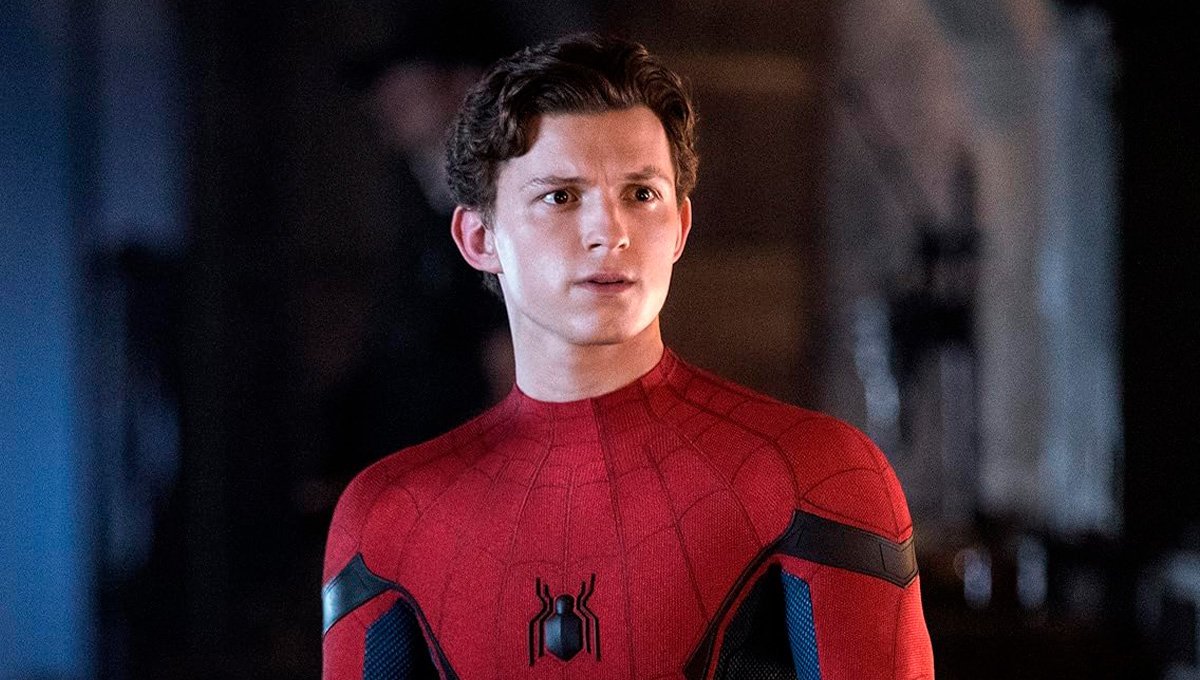 Peter Parker vestido como o Homem-Aranha sem a máscara