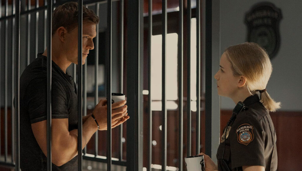 Os atores Alan Ritchson e Willa Fitzgerald na primeira temporada de Reacher
