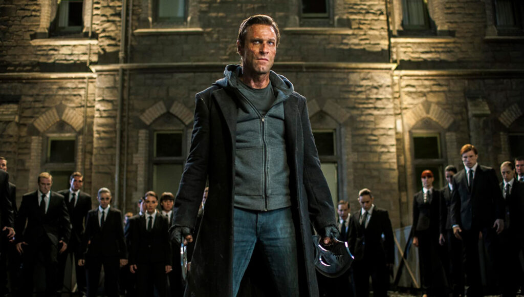 Aaron Eckhart em Frankenstein: Entre Anjos e Demônios